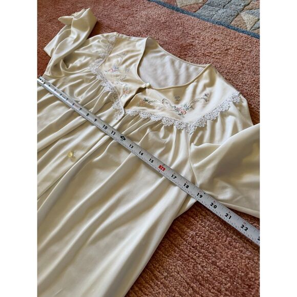 Shadowline Ivory Peignoir Robe Medium Button Front Lace Trim Vintage Nylon - Picture 4 of 8